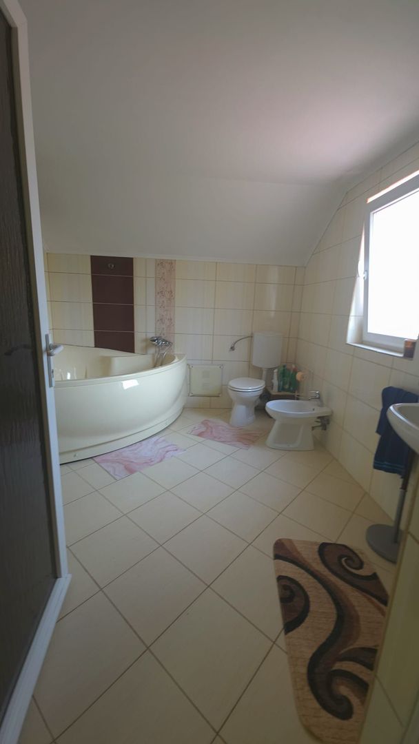 Casa langa Blue Sky cu panouri solare, garaj si terasa mare - Poză 11