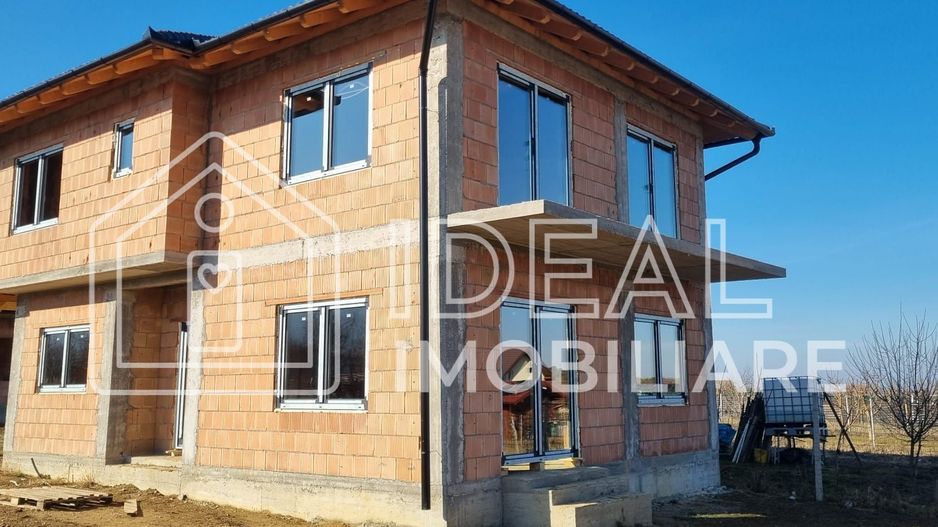 Casa Individuala cu 450 mp de curte si Carport, in Poplaca - Poză 3