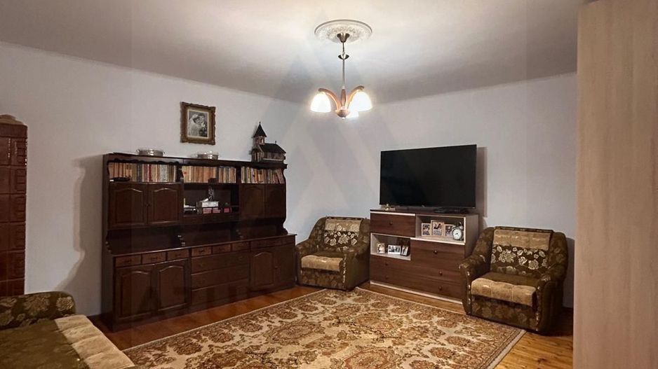 Casa 3 camere 73,73 mp parter 2 pivnite si magazie centru Cisnadie - Poză 4