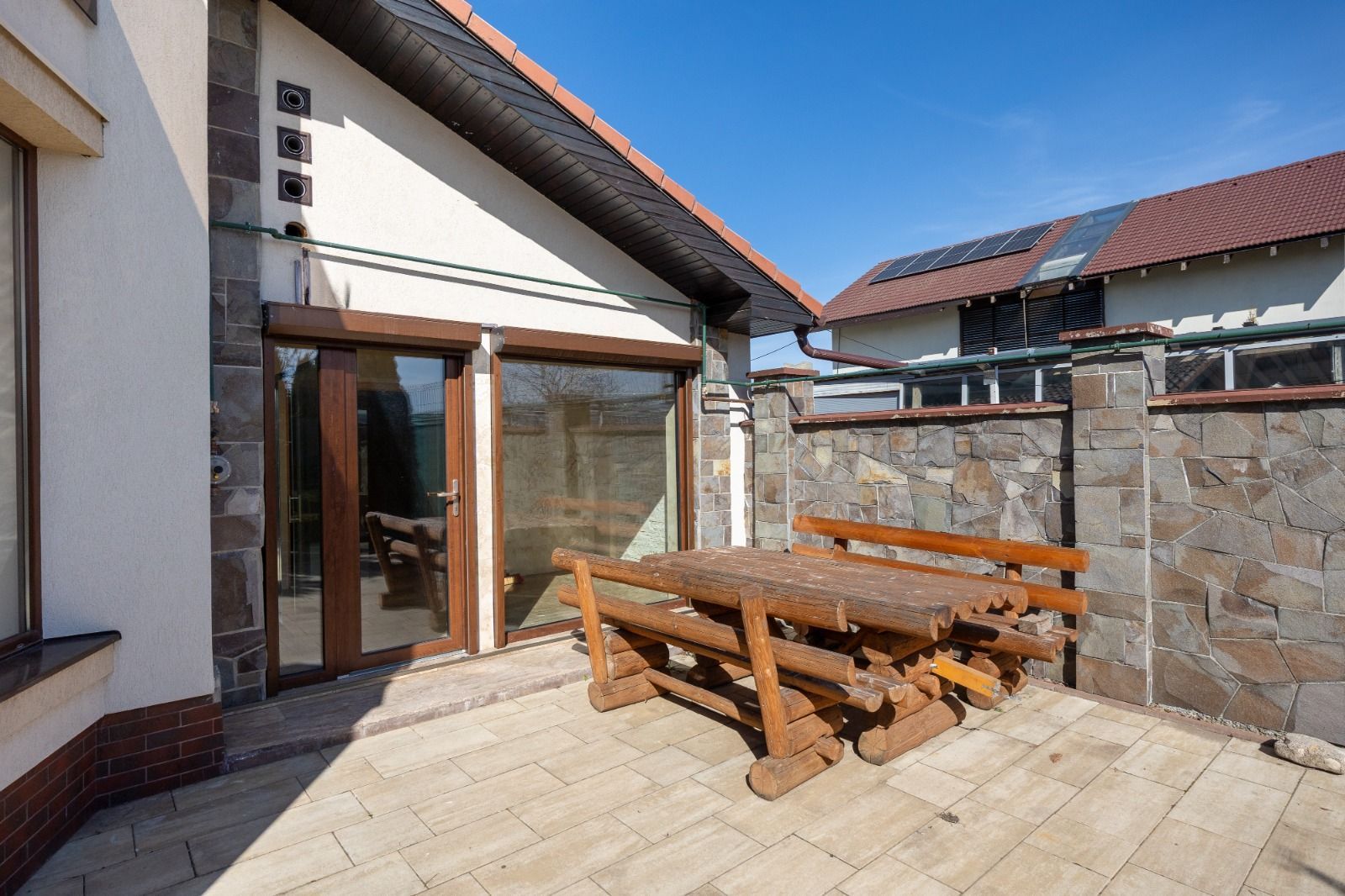 Casa 6 dormitoare+4 bai -1500 mp teren-Sacele - Poză 46