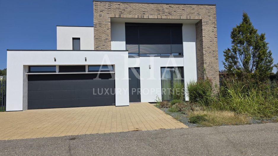 Dumbrava Vlasiei – Armonie între design, lumină și natură - Poză 36