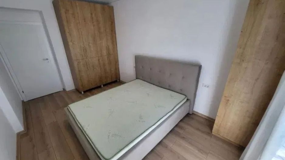 De vanzare apartament  cu 3 camere, Complex Crizantema, etaj 5, 135.000 E - Poză 7