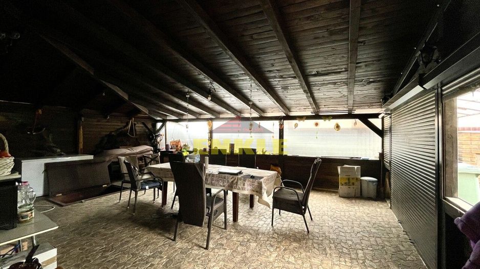 De vânzare casă cu suprafața de 250 mp plus 900 mp teren - Poză 12