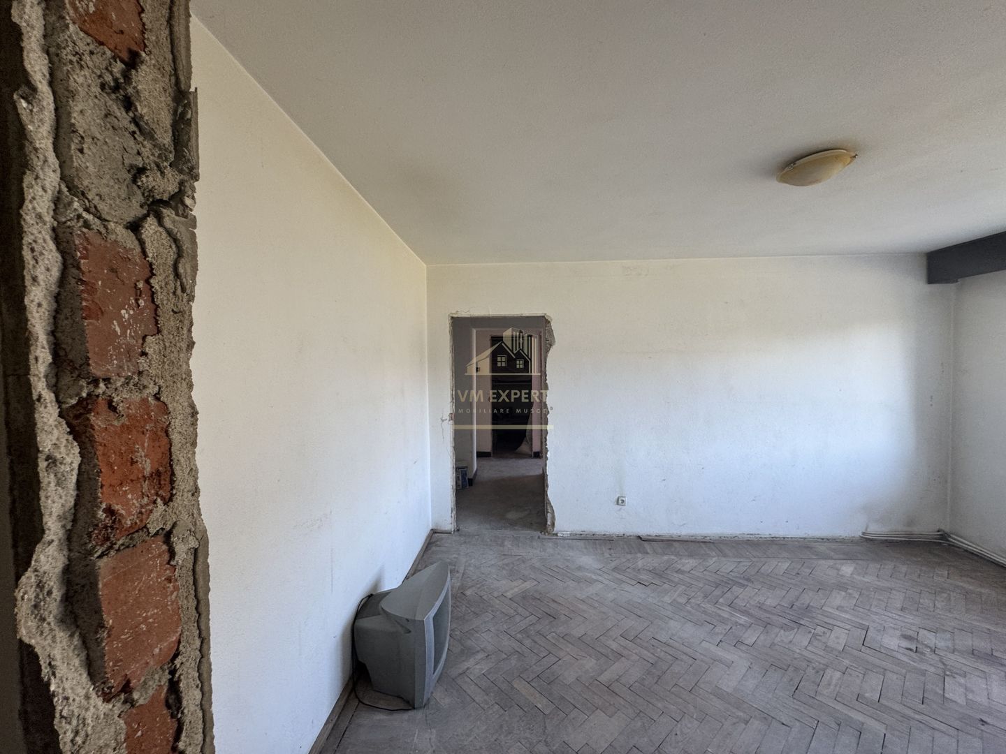 APARTAMENT 3 CAMERE ETAJ 3 CAMPULUNG - Poză 1