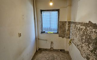 Garsonieră | 34 mp | Etaj 2| An constructie 1978/Metrou la 5 minute - Poză 3