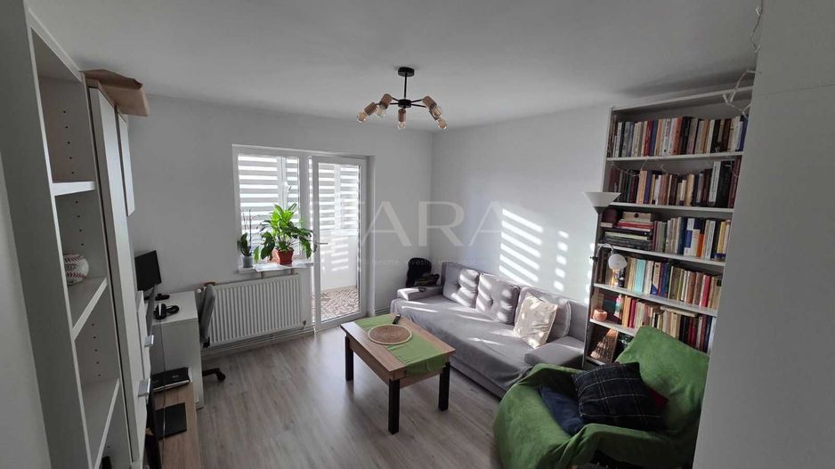 Apartament cu 2 camere decomandate, renovat, balcon închis, Gruia. - Poză 1
