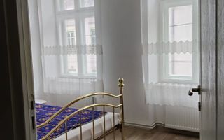 Apartament 2 camere 100 mp utili pivnita si pod zona Centrală-Lazaret - Poză 1