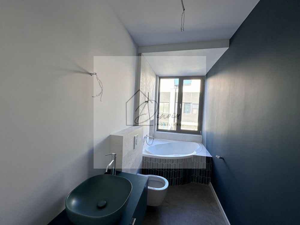 Vila de vanzare 5 camere ,4 bai, curte 85 mp zona Jollie Ville Pipera - Poză 10