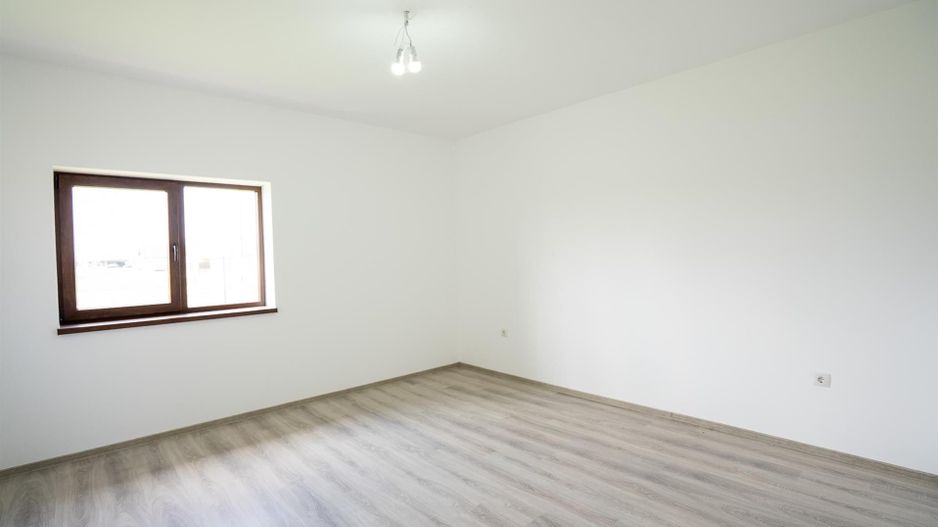 Casa la cheie Nojorid 3 dormitoare 2 bai - Poză 9