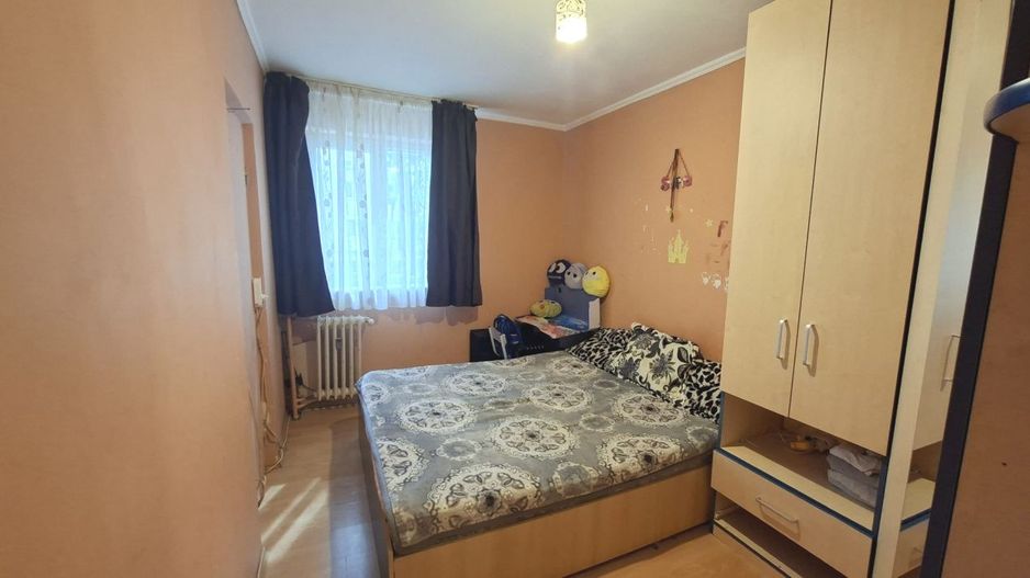 Apartament de 2 camere et.1 zona Piață Razboeni - Poză 3