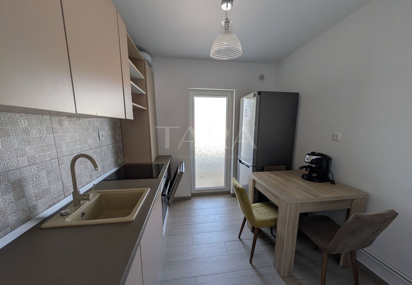 Apartament renovat complet, 2 camere decomandat, zona Gheorgheni. - Poză 3