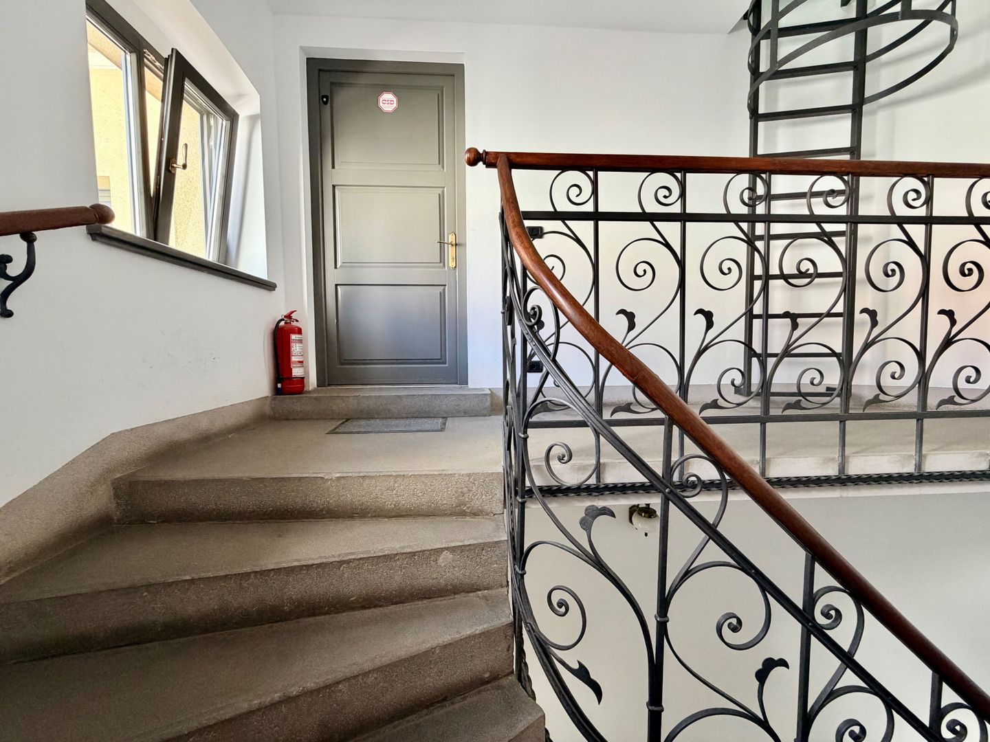 Spatiu pentru birou amenajat si generos in Piata Unirii - Poză 16