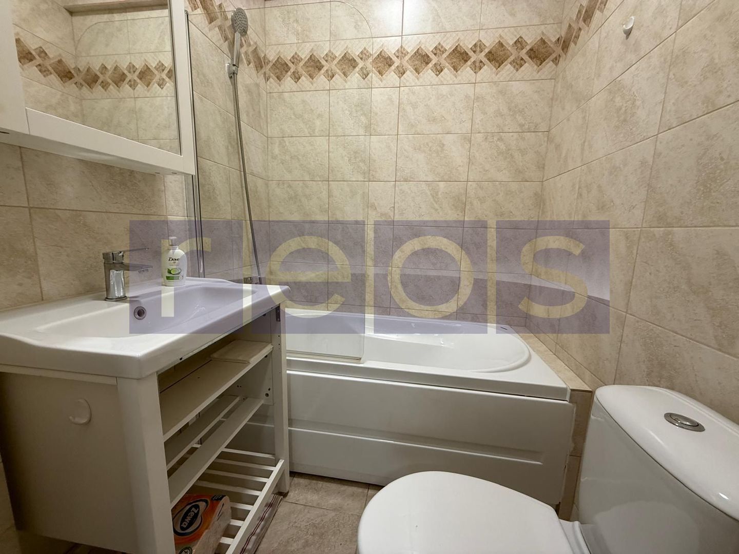 De inchiriat apartament 2 camere vedere Bd Magheru recent renovat - Poză 9