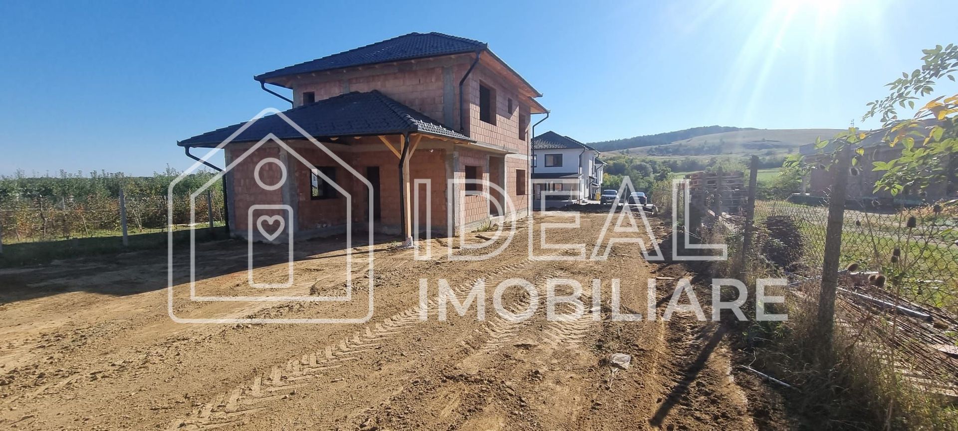 Casa Individuala cu 450 mp de curte si Carport, in Poplaca - Poză 8