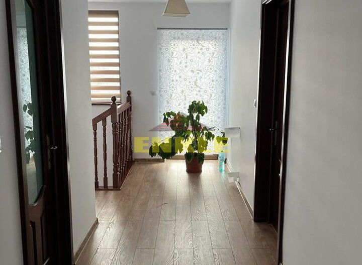 Casa , P+1+teren, 420 mp,situata in Broscauti ,pret 125000 Euro - Poză 8