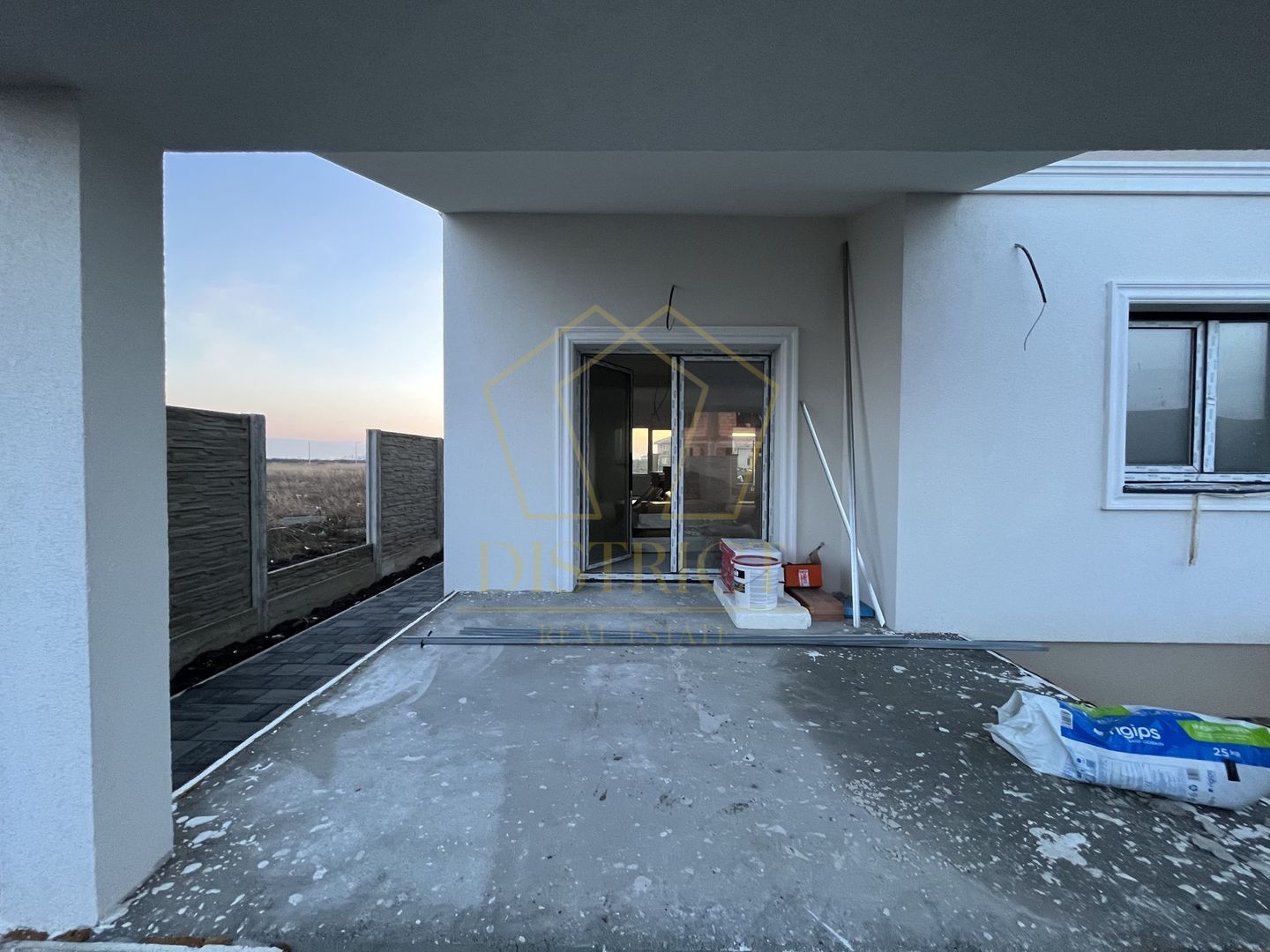 Duplex cu 4 camere despărțit prin camera tehnica | Mosnita Noua - Poză 2