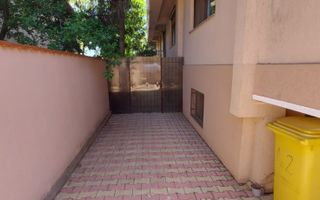 Apartament cu 3 camere pentru vanzare | curte 24 mp | Damaroaia - Poză 12