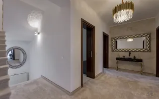 Vilă renovată P+1+M  | Foișor vitrat, grădină și jacuzzi - Poză 12