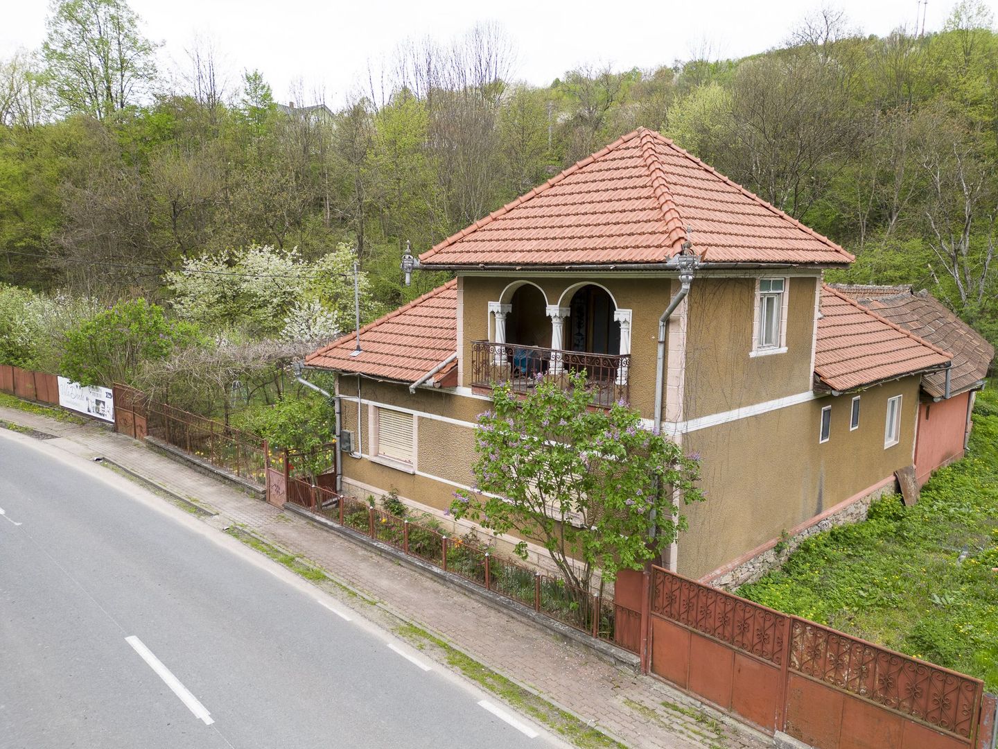 Casă formată din două corpuri în Moneasa - Poză 4