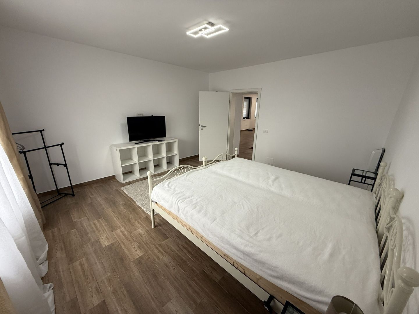 Giroc Central | Casă renovată complet | 4 camere | 2 bai - Poză 24