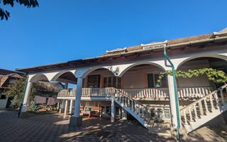 Vila Podeni - Poză 1