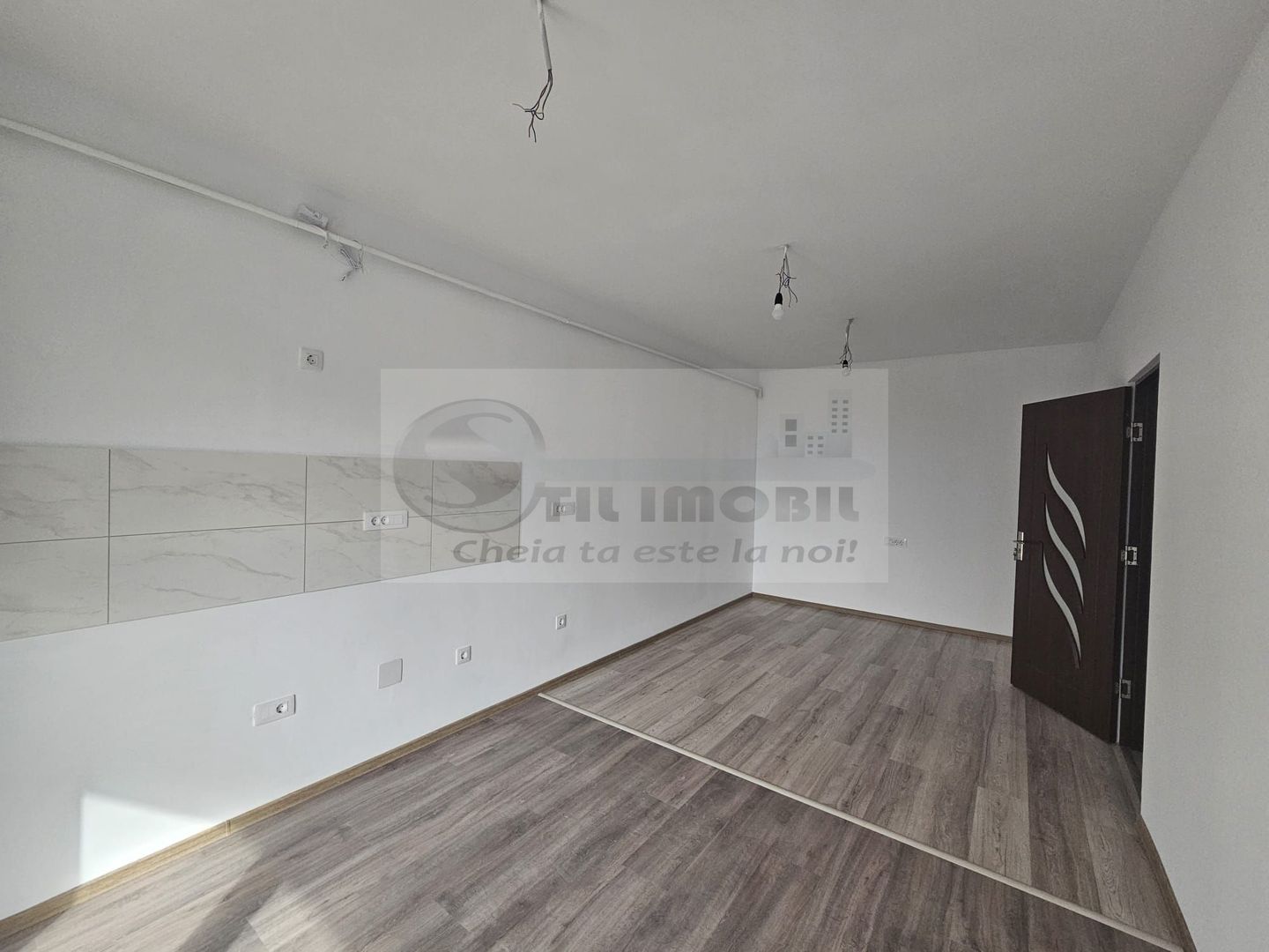 Apartament spațios 4 camere, 2 băi, balcon generos –Pacurari - Poză 3