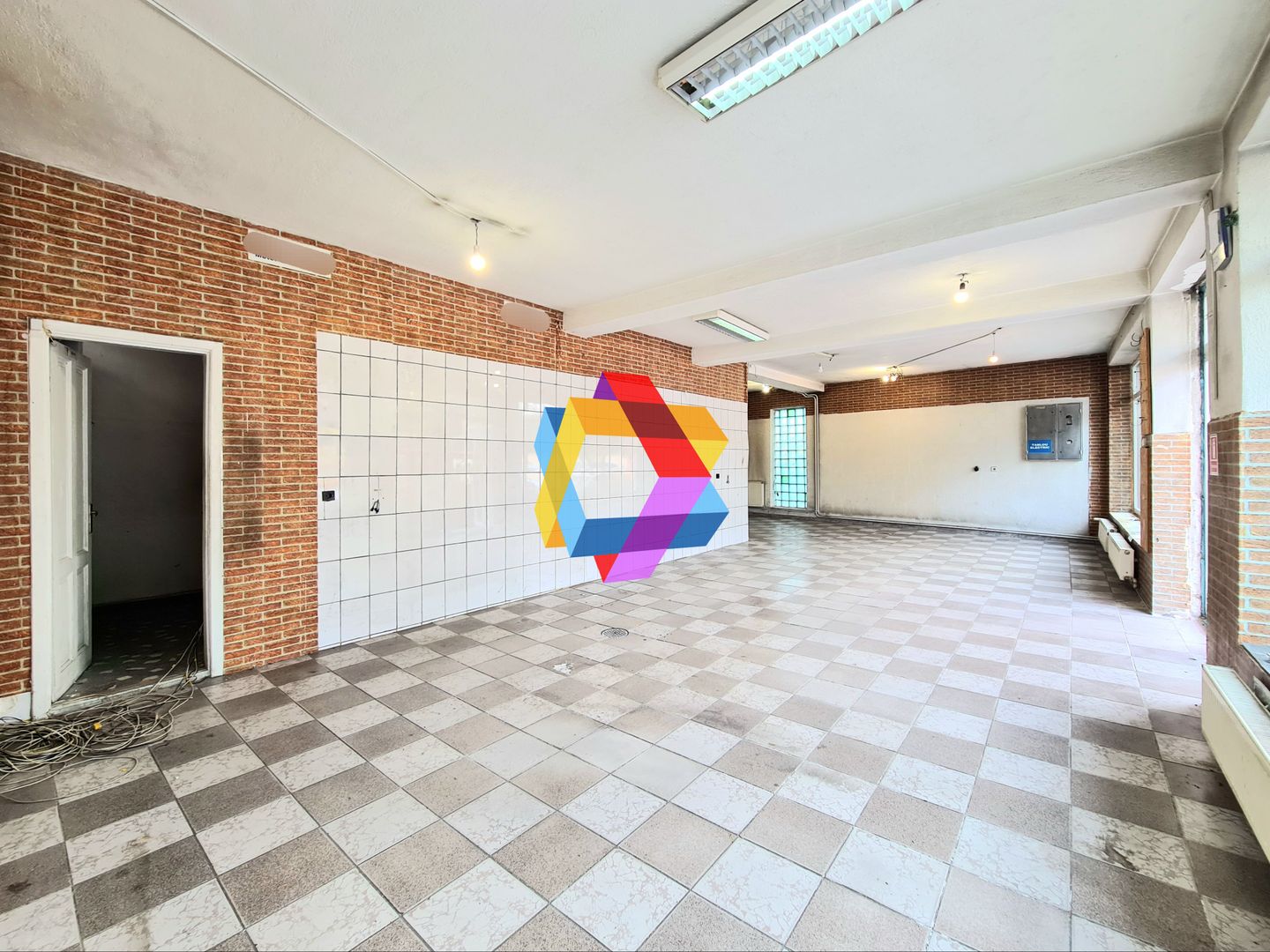 Spatiu comercial de închiriat cu 380 w Brasov - 150 mp # plus-imo.ro - Poză 3