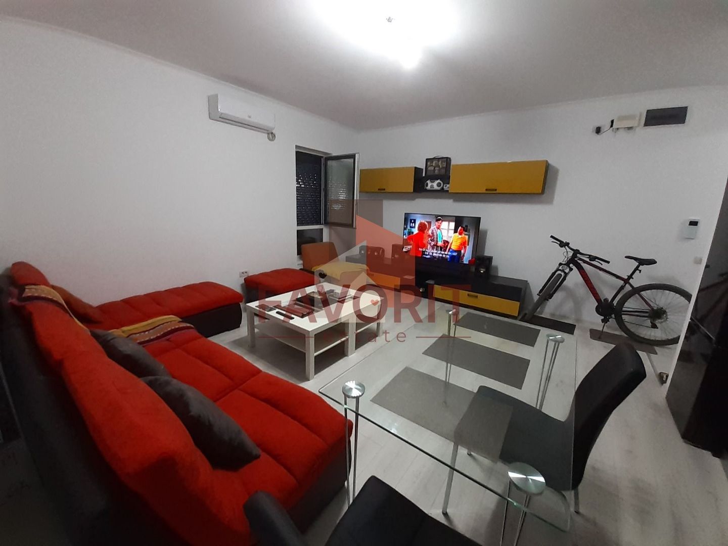 2 locuri de parcare.  Mobilat si utilat. Disponibil imediat. - Poză 1