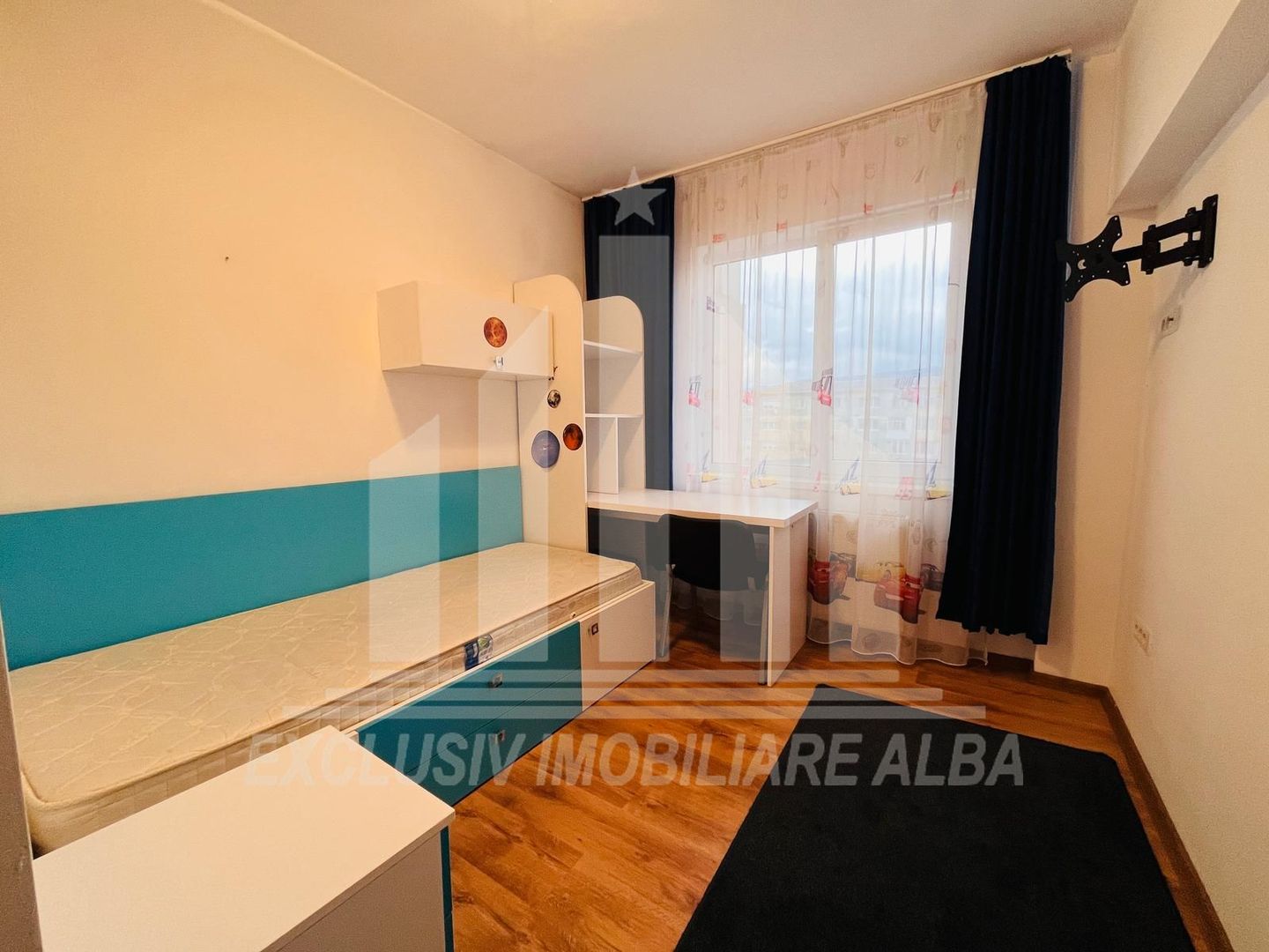 Apartament cu 4 camere, etaj intermediar, Cetate - Poză 4