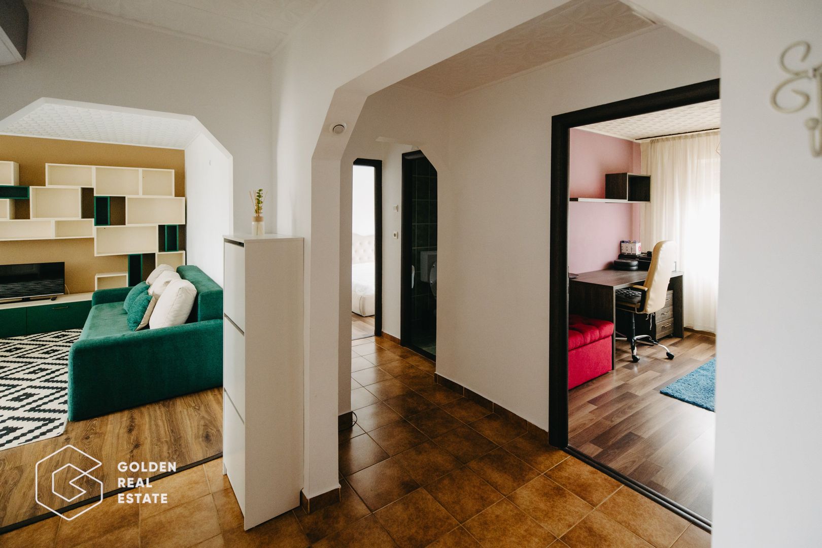 Apartament cu 4 camere, complet utilat și mobilat, zona Vlaicu - Poză 4
