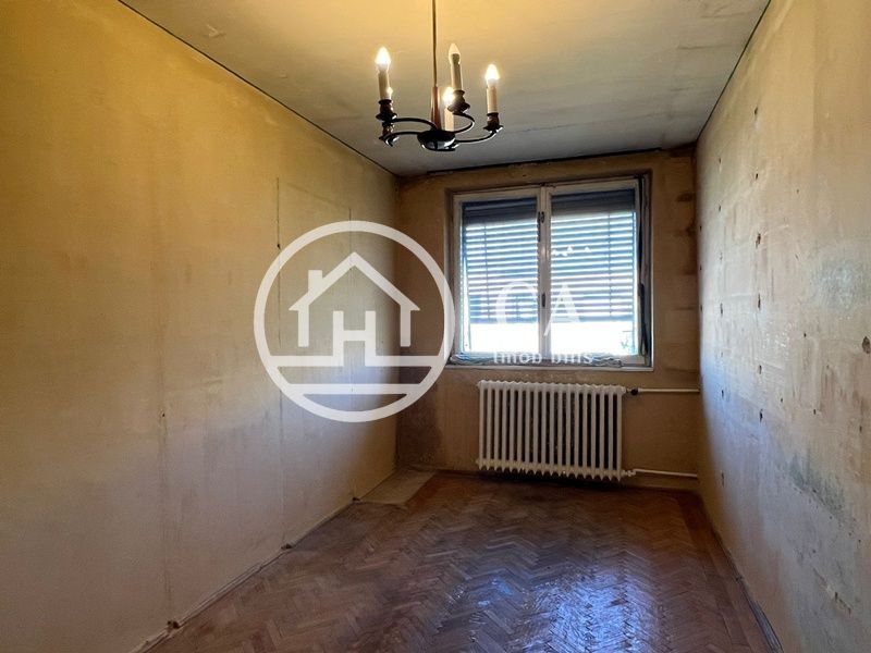 Apartament de vânzare cu 3 camere în zona Velența, Oradea - Poză 4