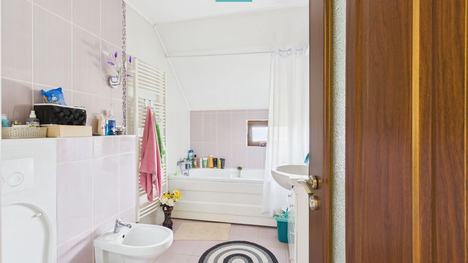 Vilă cu 6 camere și teren generos în Șagu - Poză 20