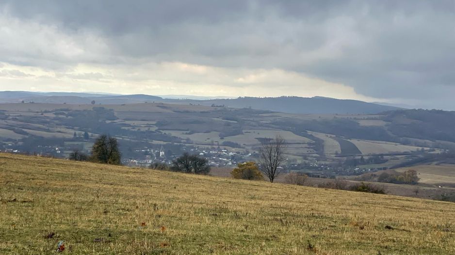 Ferma cu teren de 200 hectare - Poză 3