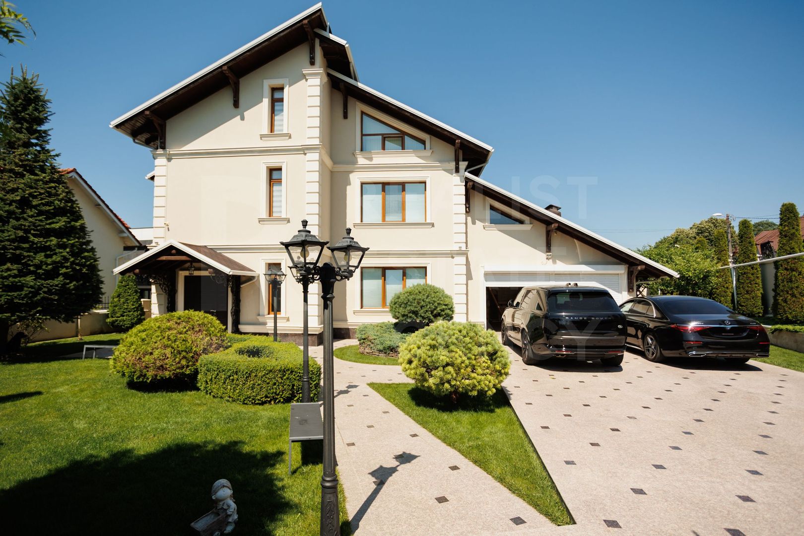 Vânzare, casă, 3 nivele, str. Sfintul Pavel, Codru - Poză 1