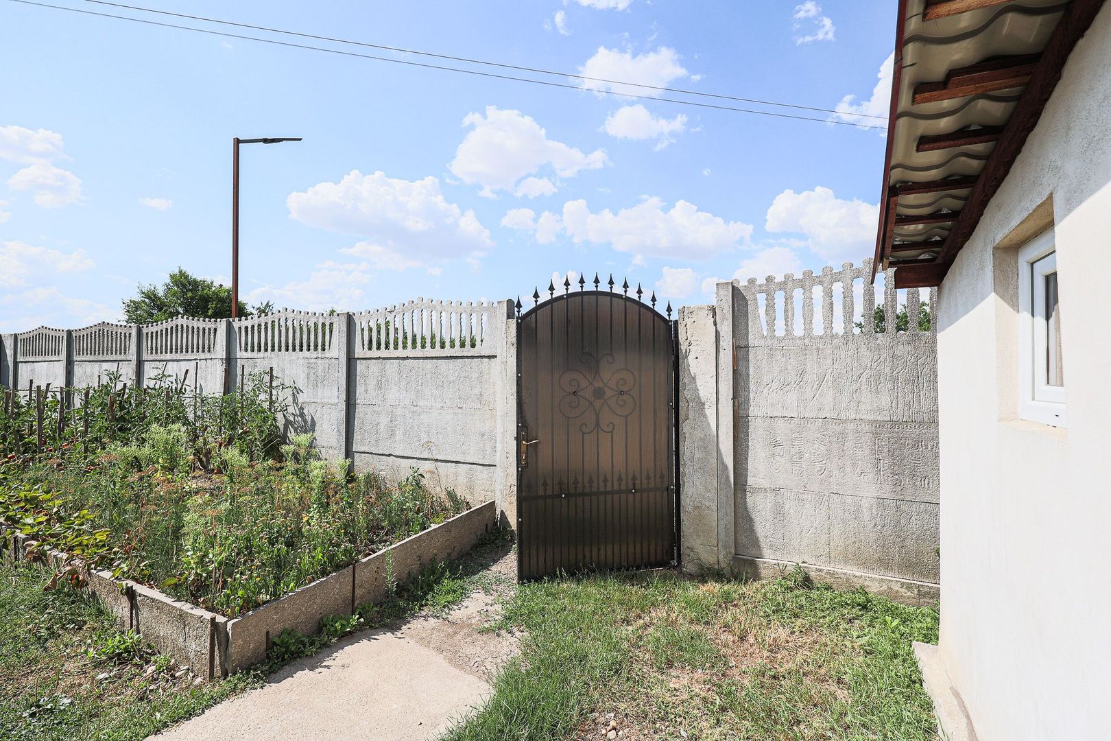 Rezervat Casă renovată cu 3 camere din cărămidă în Gradiste - Poză 3