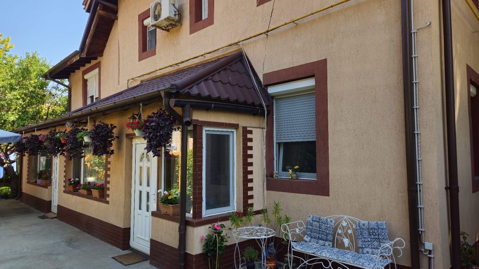 Casa renovata complet – zona Mall – - Poză 1