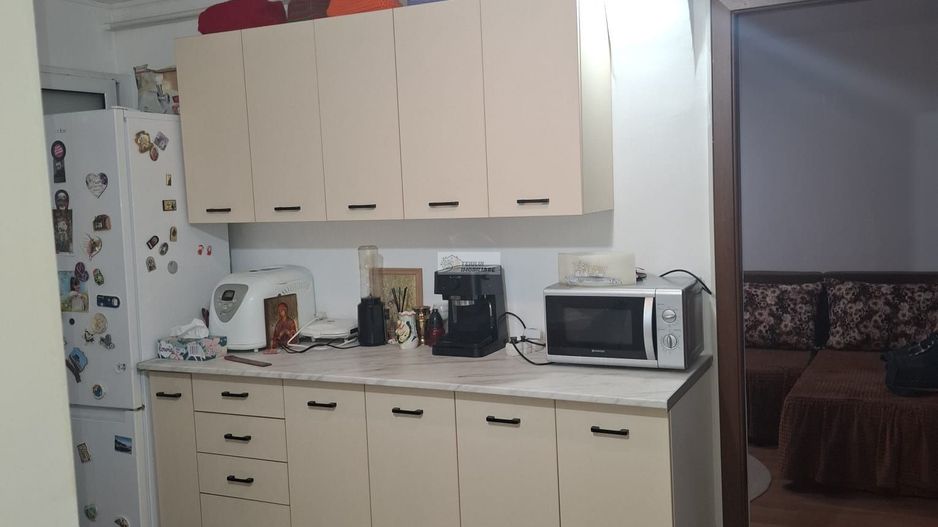 Apartament 3 camere,etaj 3/3,  renovat,65000 euro neg, Policlinica 2 - Poză 1