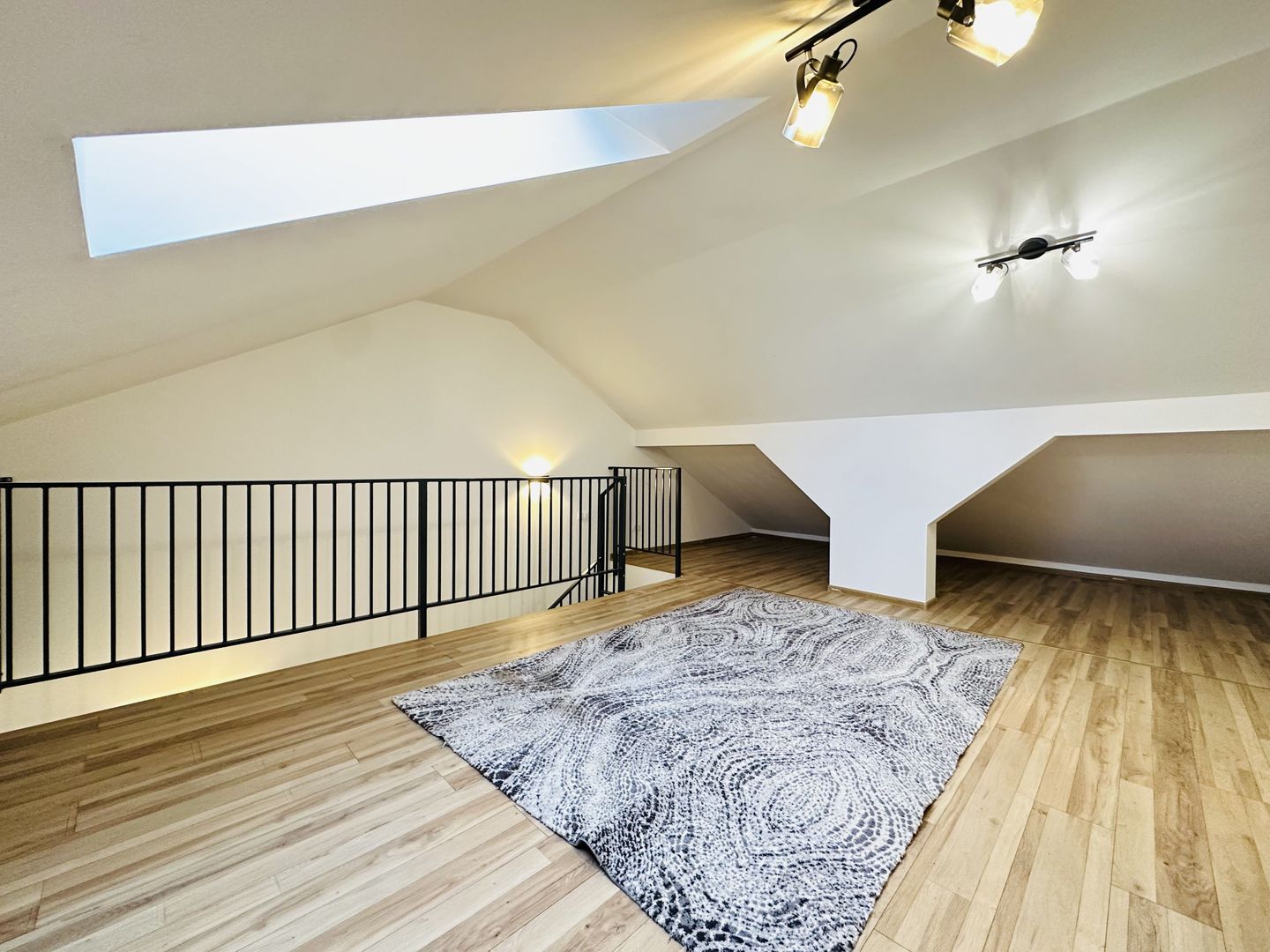 Ikea - Casa moderna cu 3 dormitoare, 130mp | Loc de joaca in mansarda - Poză 20