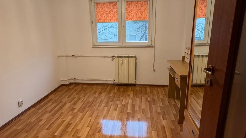 Apartament incapator cu trei camere, zona Iancuui - Poză 11
