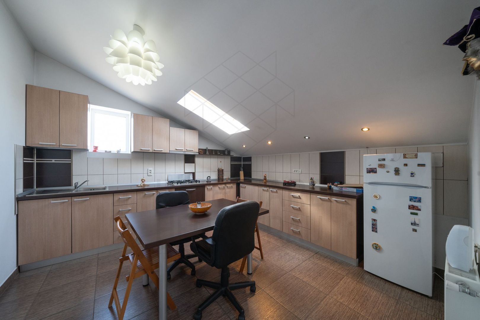 Casa spatioasa 515 mp langa metrou 1Mai - Poză 33