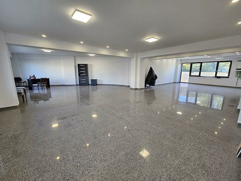 Spatiu comercial, Damaroaia/ Petrom City, terasa 37mp+boxa+2locuri par - Poză 3