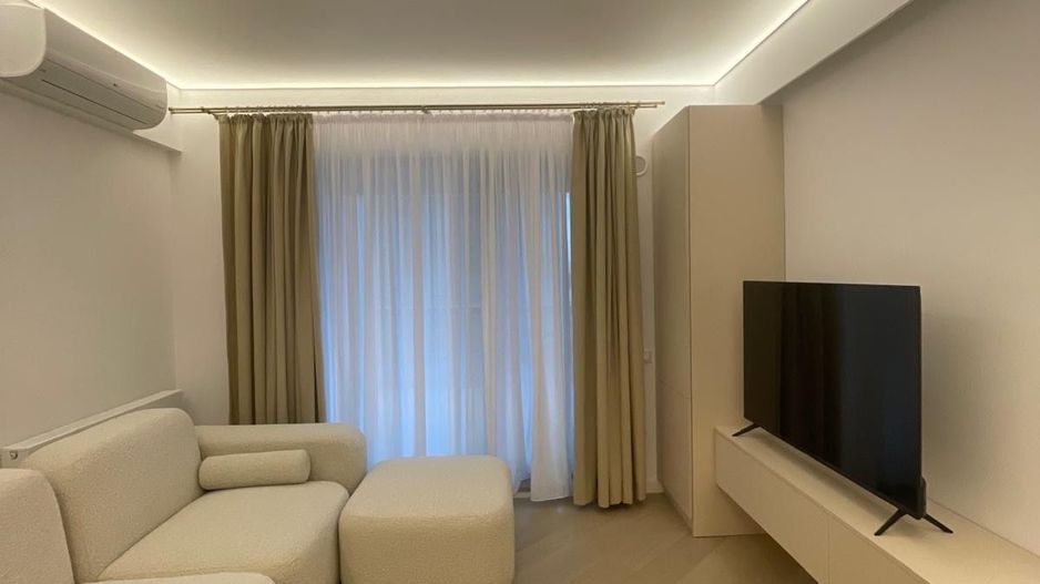 INCHIRIERE APARTAMENT TREI CAMERE MOBILAT UTILAT ZONA PIPERA CORTINA NORTH - Poză 1