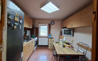 Apartament cu 3 camere -spatios si decomandat -  Zona Bucovina - Poză 2