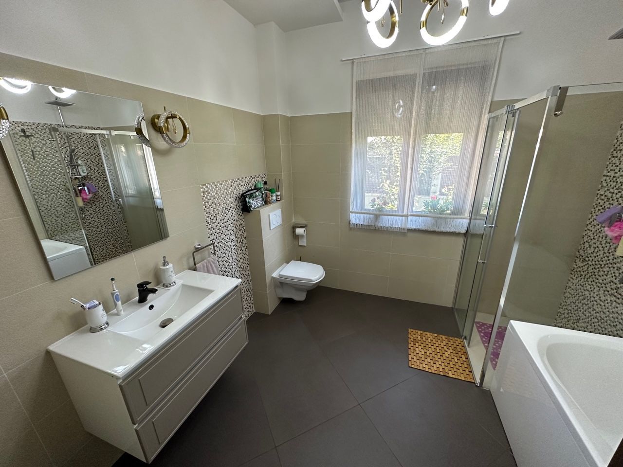 CASA EXCEPTIONALA CU LIVADA PROPRIE - Poză 16