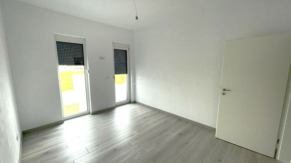 COMISION 0! Duplex finalizat - 5 camere, 3 bai. Panouri fotovoltaice. - Poză 12