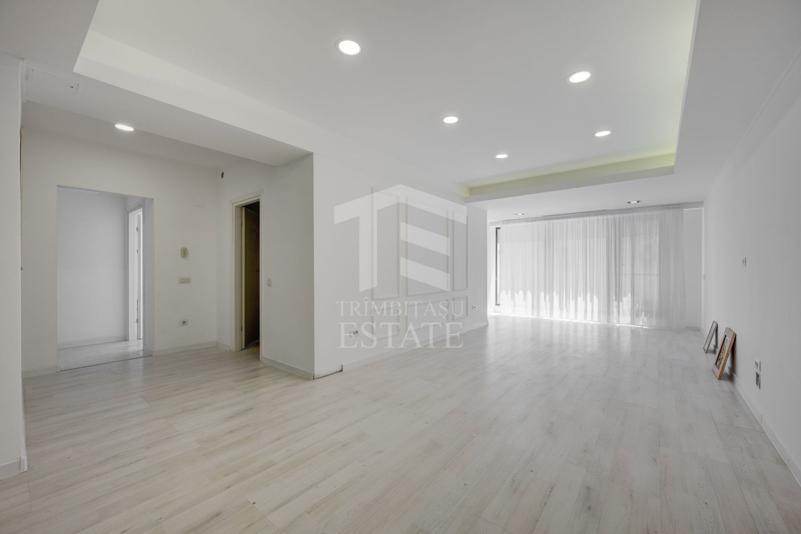 Apartament 3 camere superb si curte proprie Parc Herastrau - Poză 3