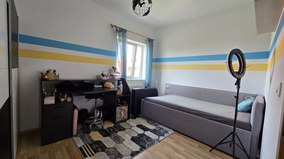 Apartament 2 Dormitoare, 2 Bai, Dumbravita, Curte interioara cu loc de joaca - Poză 5