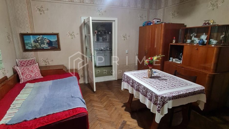 Casă cu teren de 1.000 m² – utilități complete, ideală pentru renovare - Poză 2