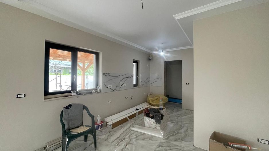 Duplex-4 dormitoare- despartit prin garaj -SUPER POZITIE - Poză 4