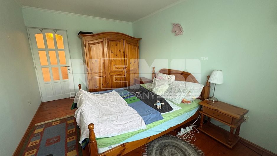 CASĂ TIP DUPLEX | ÎNTR-O ZONĂ LINIȘTITĂ | 6 CAMERE | RĂDĂUȚI - Poză 3